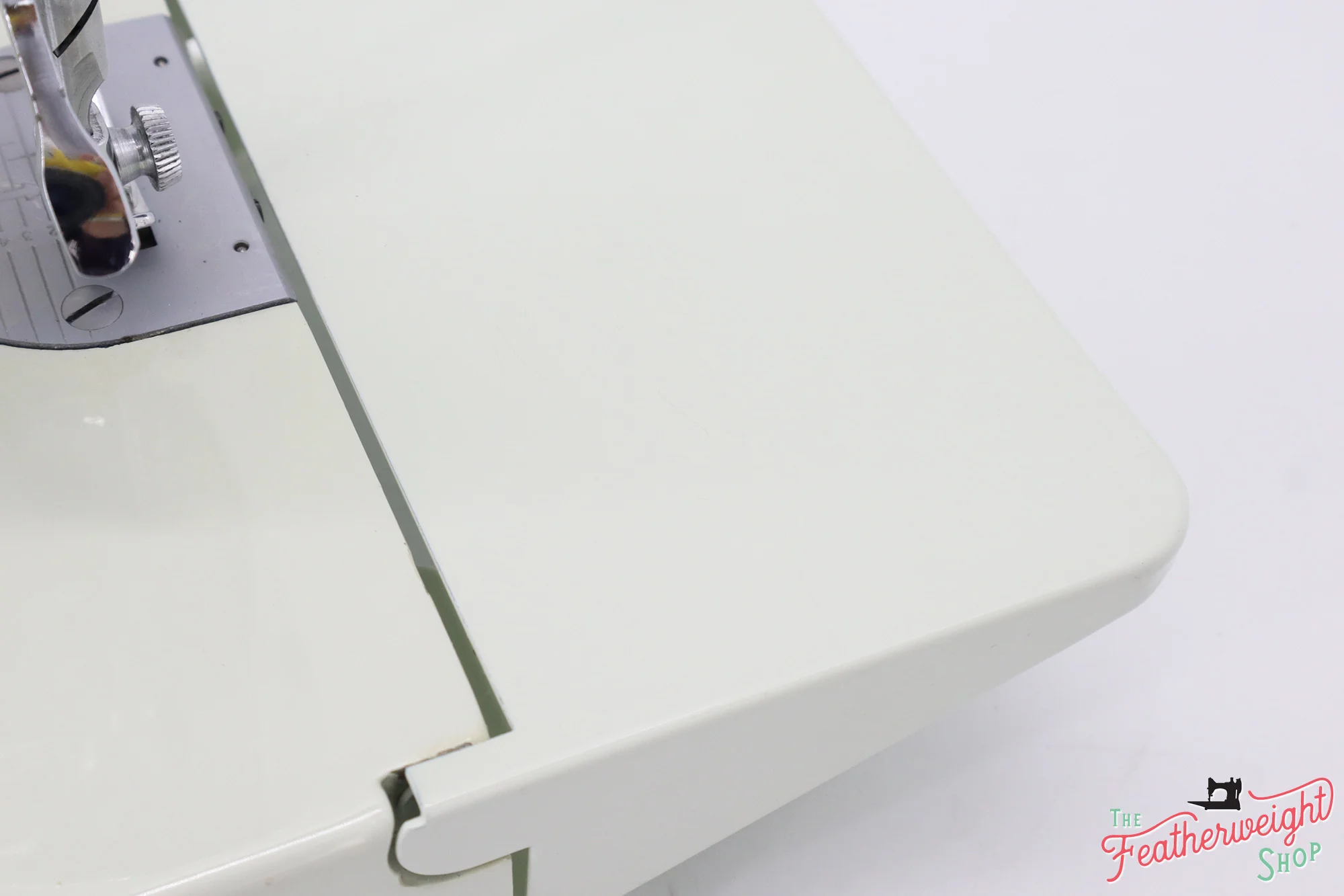 Singer Featherweight 221K Sewing Machine, British WHITE FA223*** - Image 10