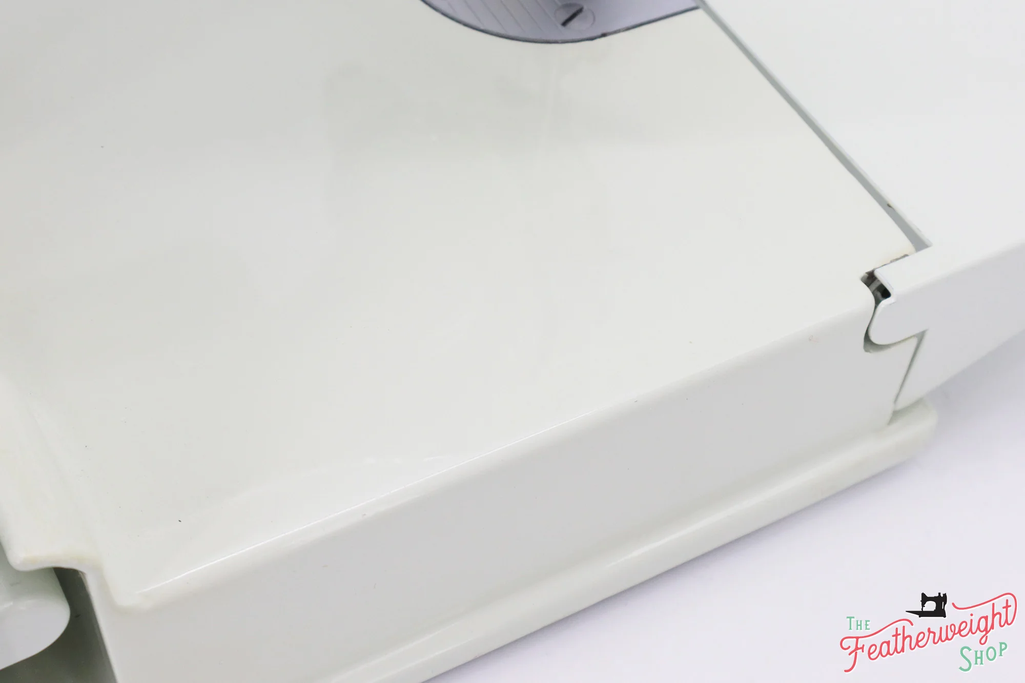 Singer Featherweight 221K Sewing Machine, British WHITE FA223*** - Image 11
