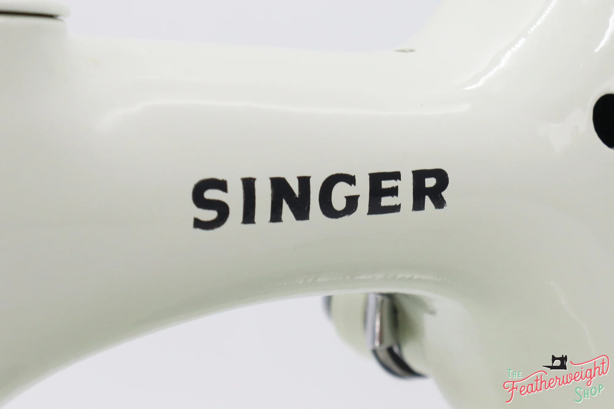 Singer Featherweight 221K Sewing Machine, British WHITE FA223*** - Image 13