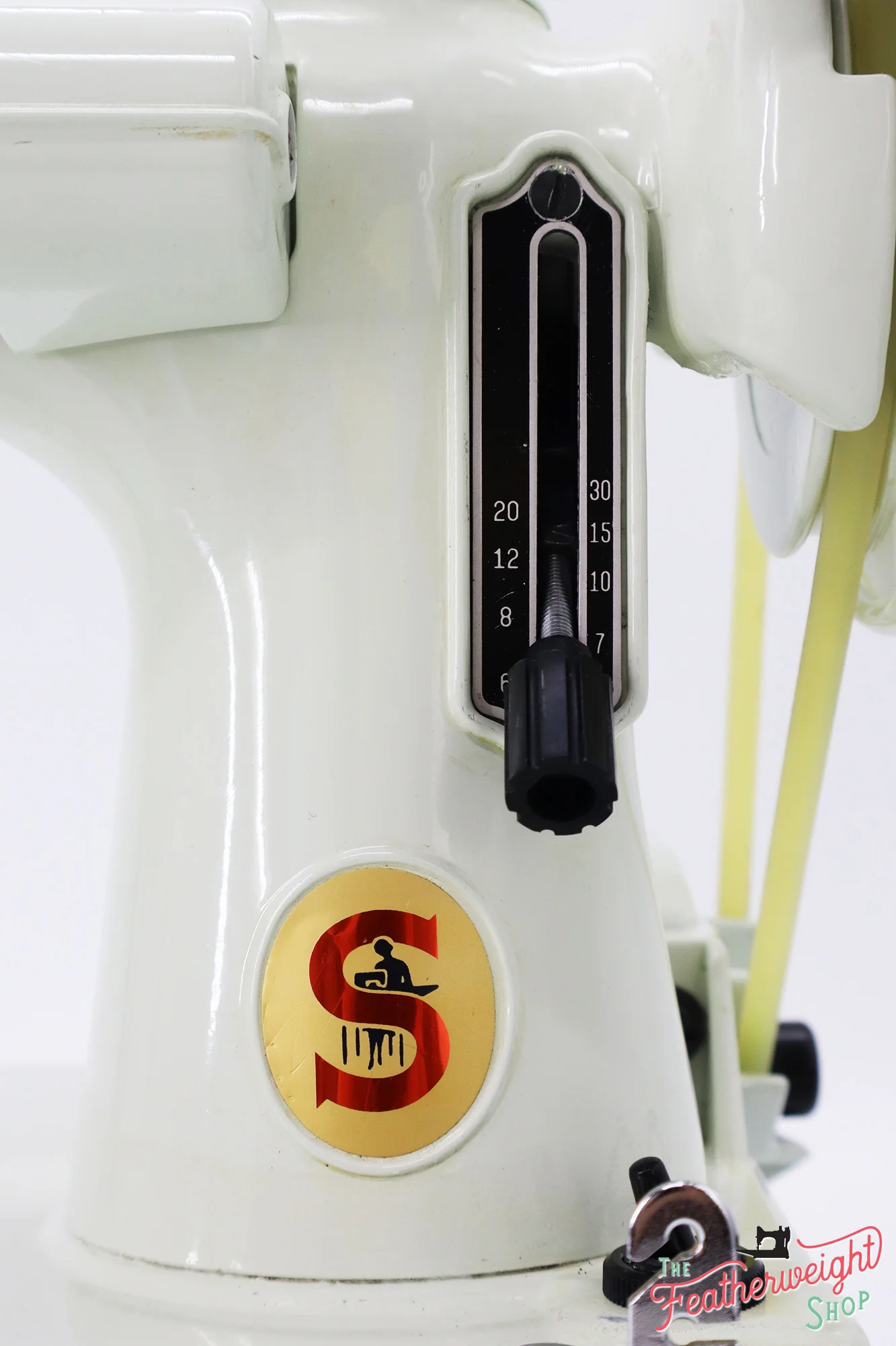 Singer Featherweight 221K Sewing Machine, British WHITE FA223*** - Image 15
