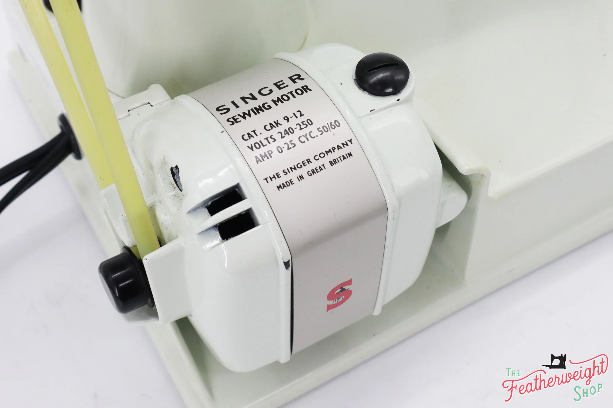 Singer Featherweight 221K Sewing Machine, British WHITE FA223*** - Image 17