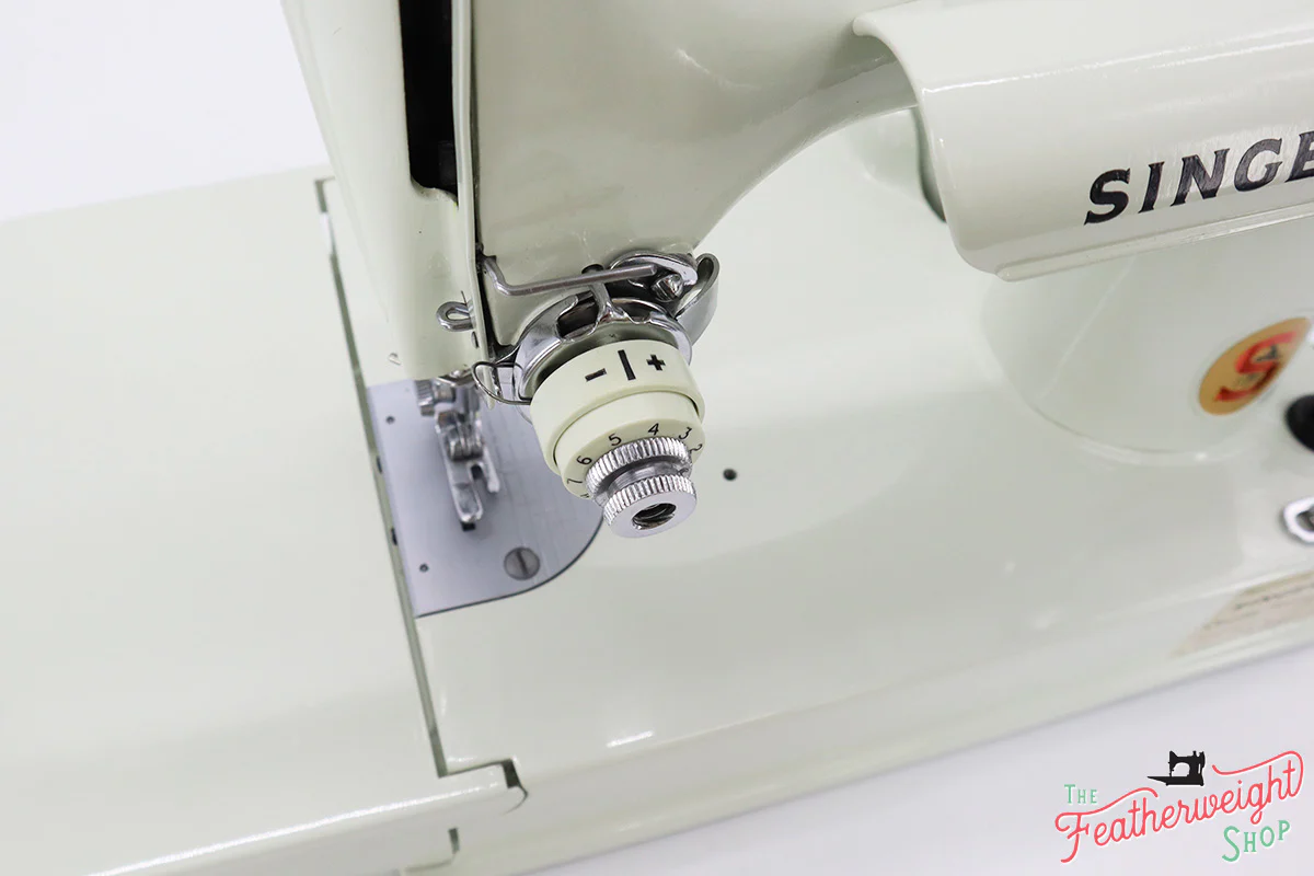 Singer Featherweight 221K Sewing Machine, British WHITE FA226*** Grade 9!!! - Image 11