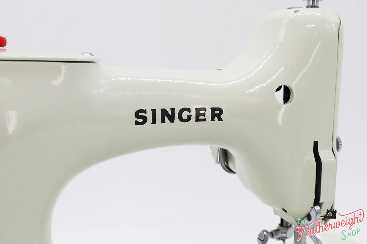 Singer Featherweight 221K Sewing Machine, British WHITE FA226*** Grade 9!!! - Image 12
