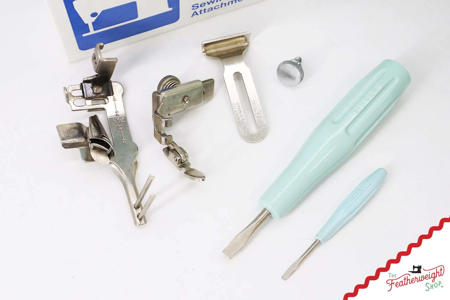 Singer Featherweight 221K Sewing Machine, British WHITE FA229*** - Image 18