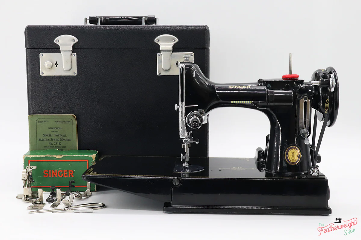 Singer Featherweight 221K Sewing Machine, Centennial EG435*** - Image 2