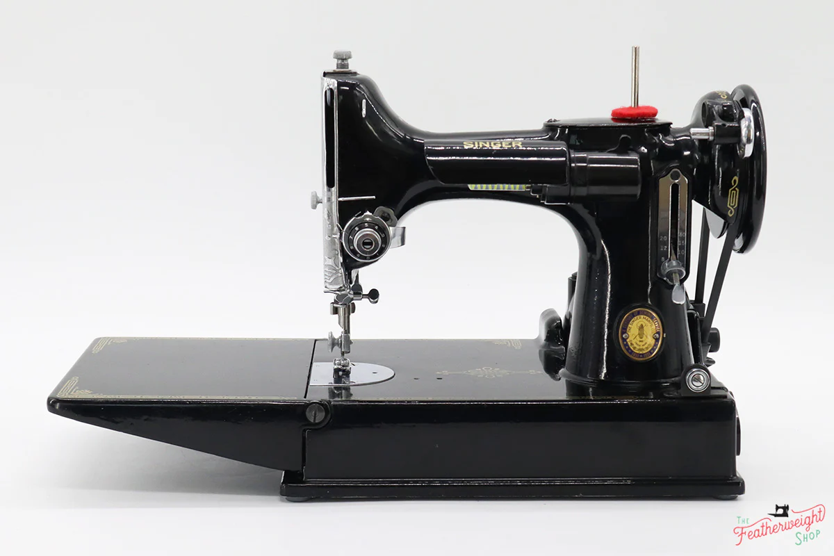 Singer Featherweight 221K Sewing Machine, Centennial EG435*** - Image 4