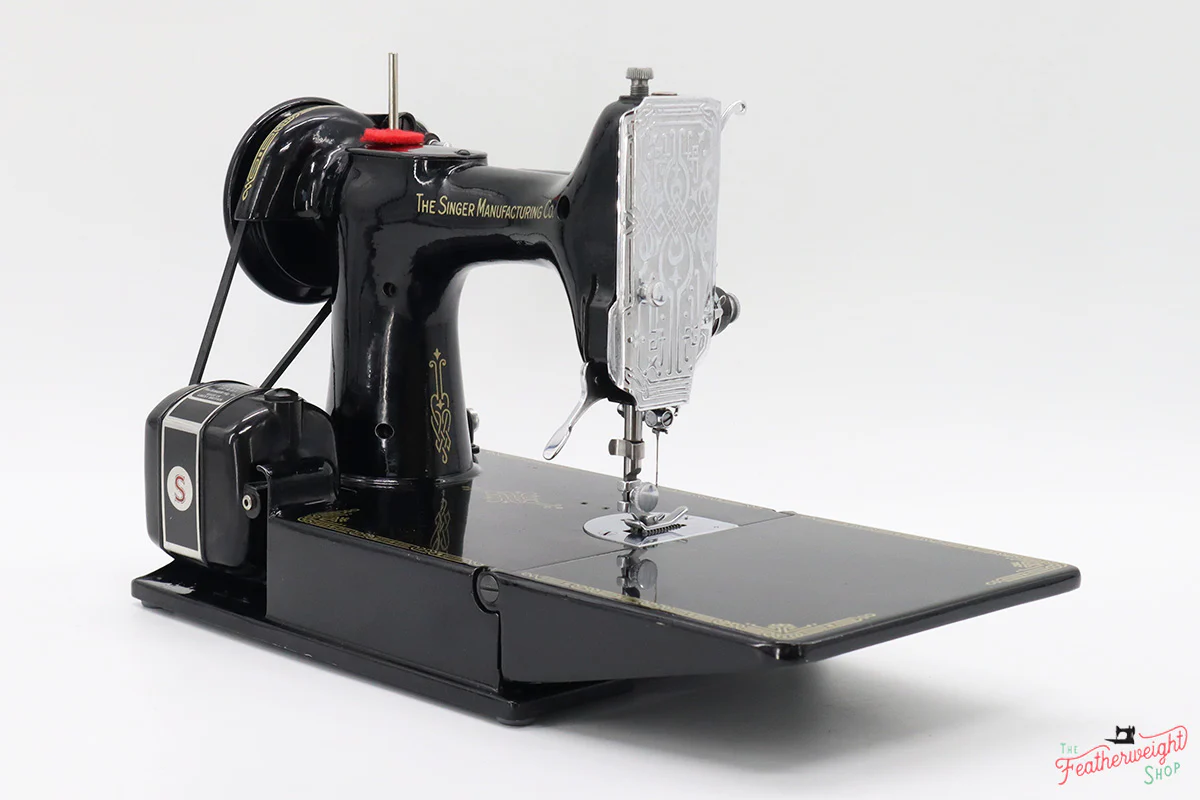 Singer Featherweight 221K Sewing Machine, Centennial EG435*** - Image 7