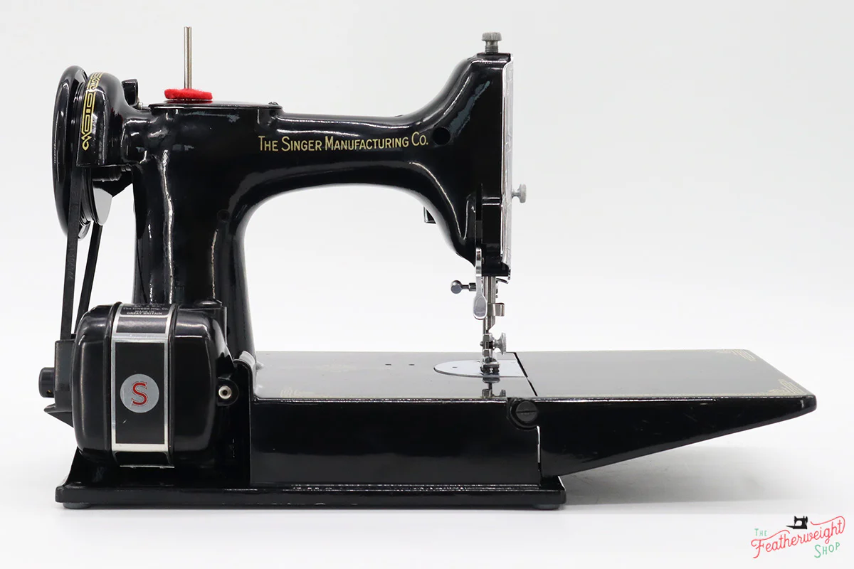 Singer Featherweight 221K Sewing Machine, Centennial EG435*** - Image 8