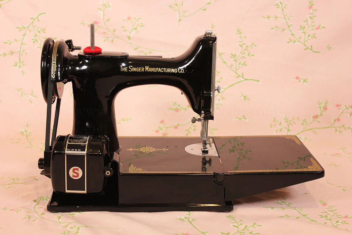 Singer Featherweight 221K Sewing Machine, Centennial EG706*** - Image 5