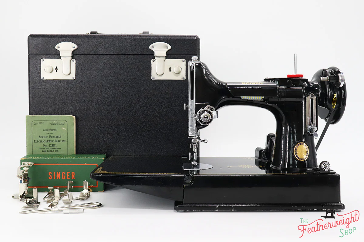 Singer Featherweight 221K Sewing Machine, Centennial! EG309*** - Image 2