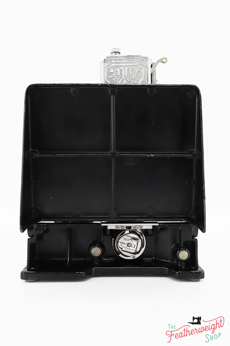 Singer Featherweight 221K Sewing Machine, Centennial! EG309*** - Image 5