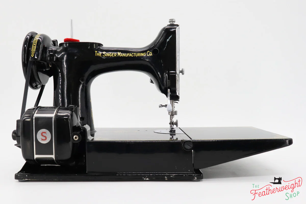 Singer Featherweight 221K Sewing Machine, Centennial! EG309*** - Image 7