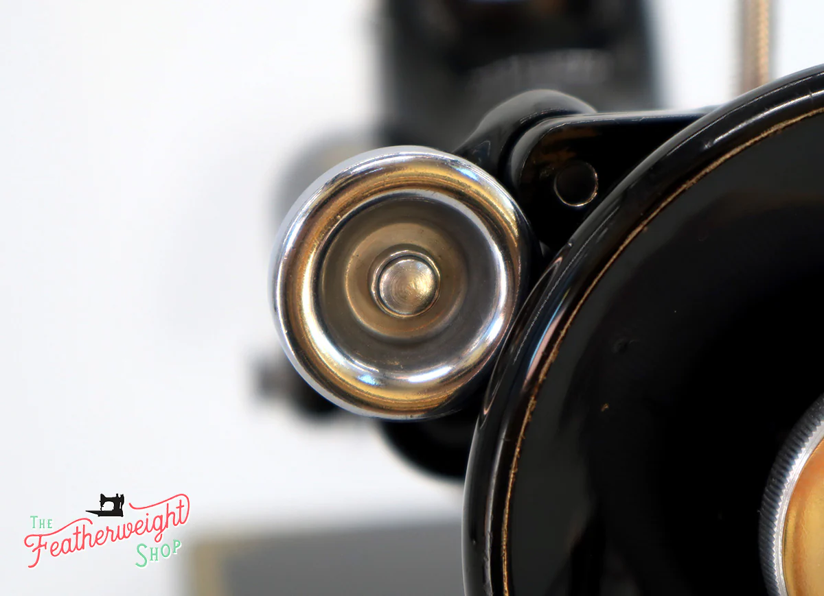 Singer Featherweight 221K Sewing Machine, EG352*** - Image 18
