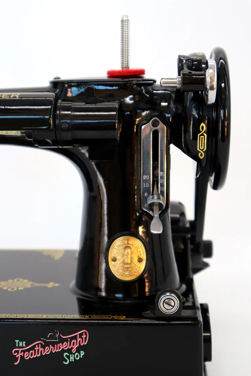 Singer Featherweight 221K Sewing Machine, EG352*** - Image 19