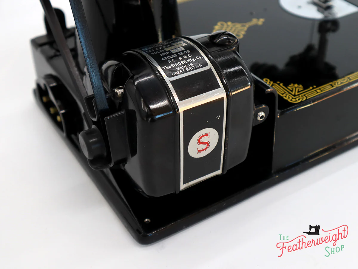 Singer Featherweight 221K Sewing Machine, EG352*** - Image 21