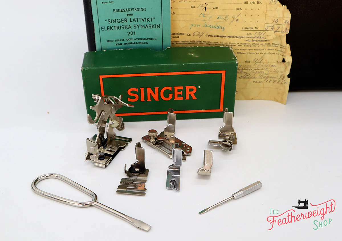 Singer Featherweight 221K Sewing Machine, EG352*** - Image 22