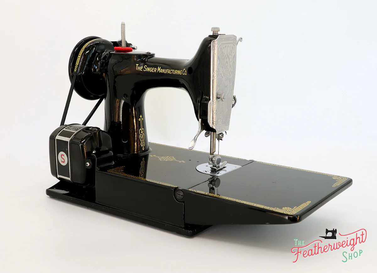 Singer Featherweight 221K Sewing Machine, EG352*** - Image 7