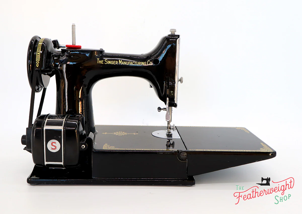 Singer Featherweight 221K Sewing Machine, EG352*** - Image 8