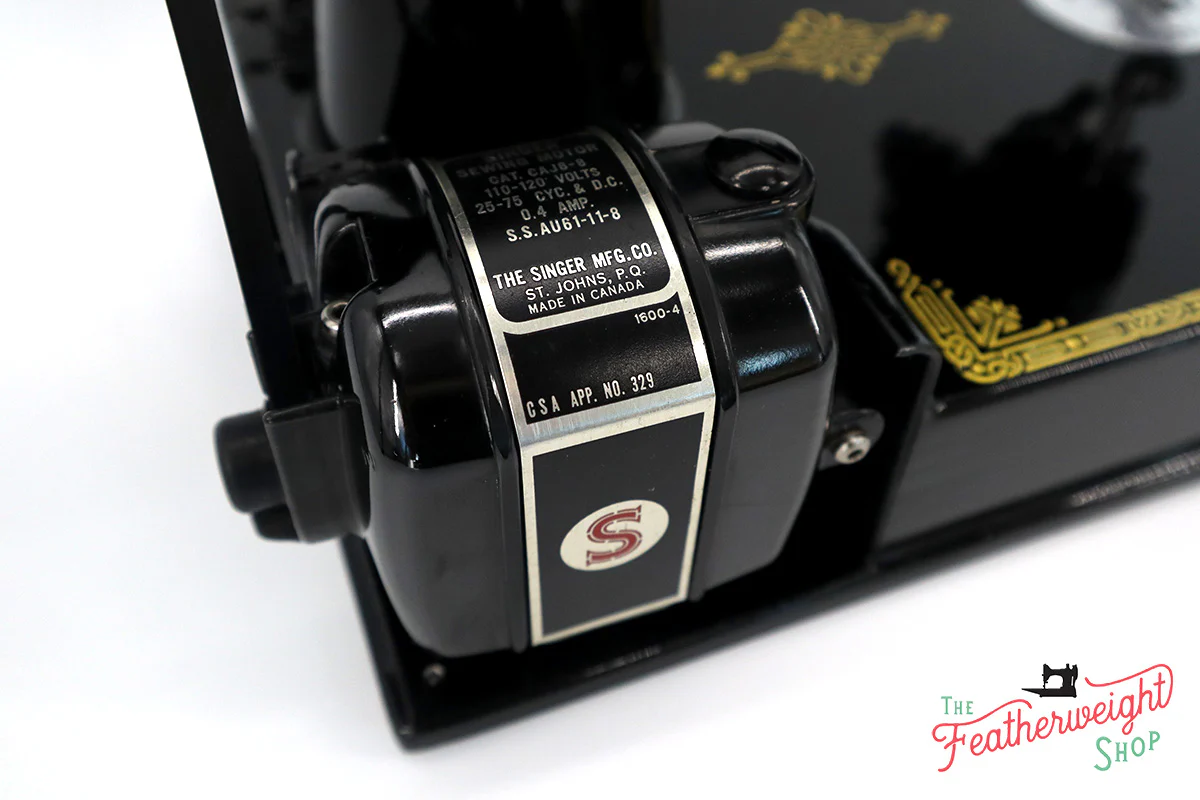 Singer Featherweight 221K Sewing Machine, EG7068** - Image 16