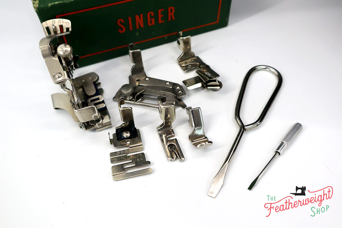 Singer Featherweight 221K Sewing Machine, EG7068** - Image 17