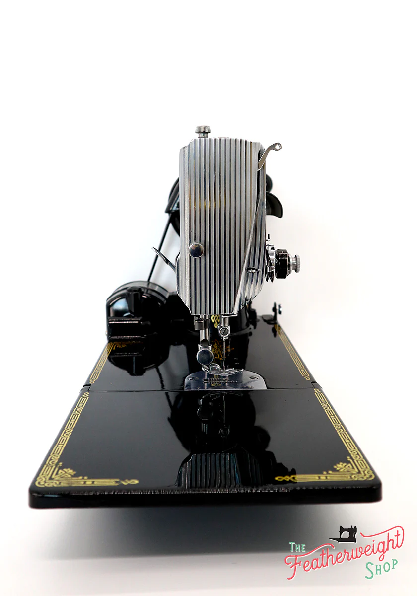 Singer Featherweight 221K Sewing Machine, EG7068** - Image 3