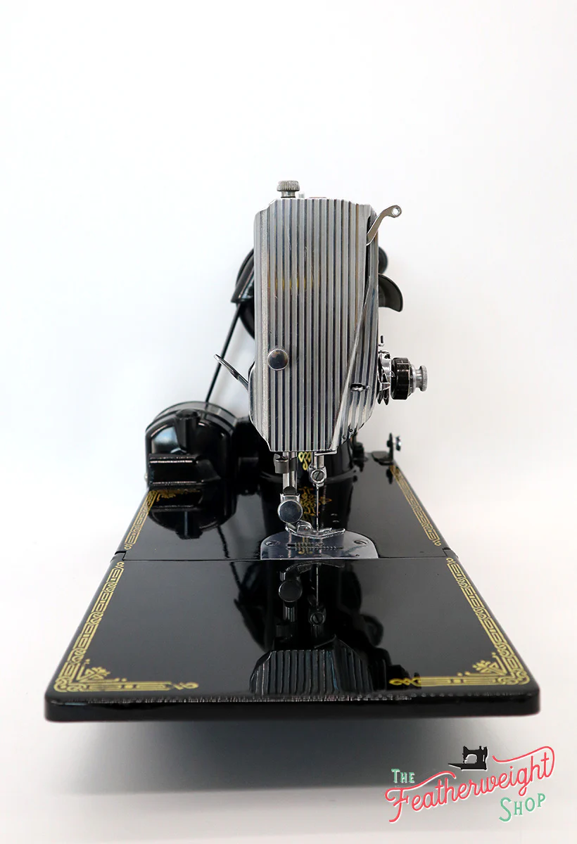 Singer Featherweight 221K Sewing Machine, EG7068** - Image 4