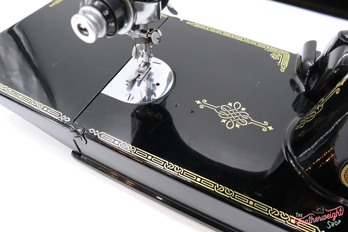 Singer Featherweight 221K Sewing Machine, EH134*** - Image 10