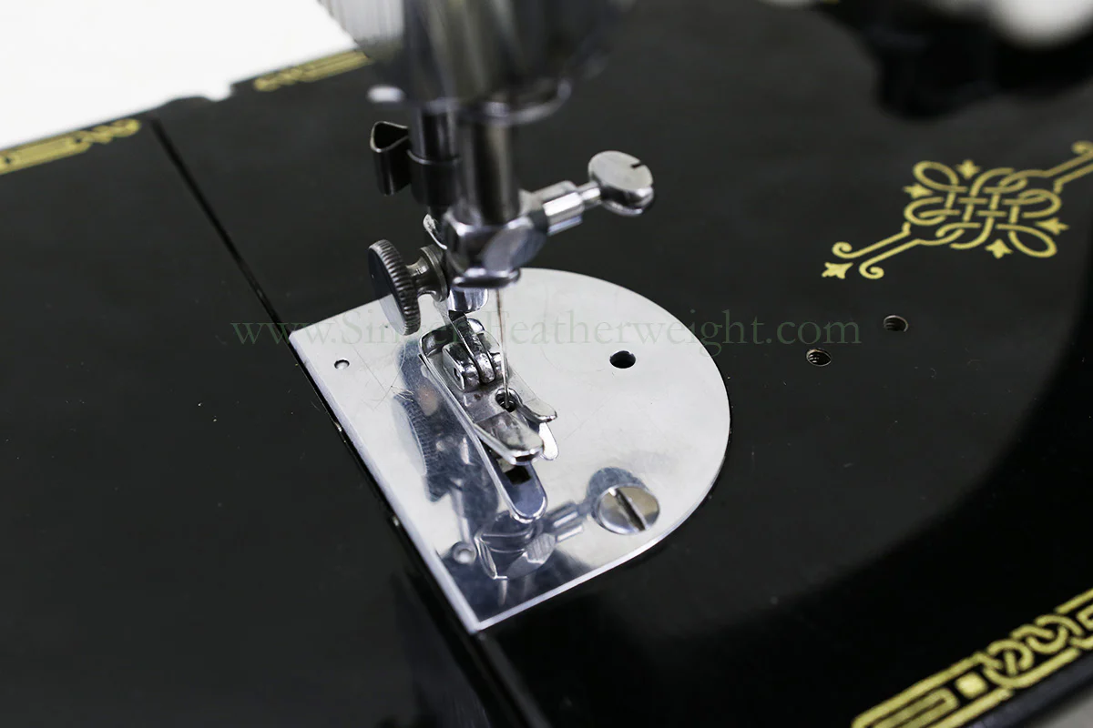 Singer Featherweight 221K Sewing Machine, EH135*** - Image 15