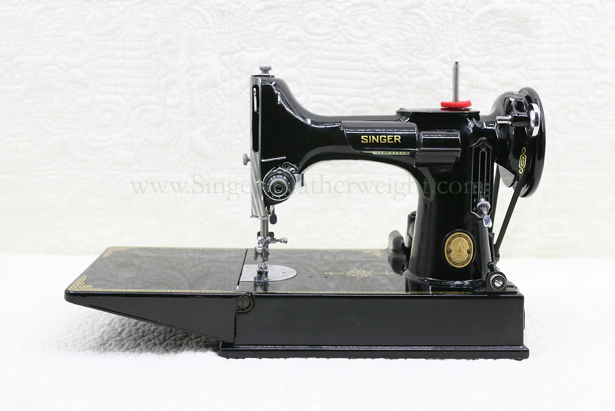 Singer Featherweight 221K Sewing Machine, EH135*** - Image 2