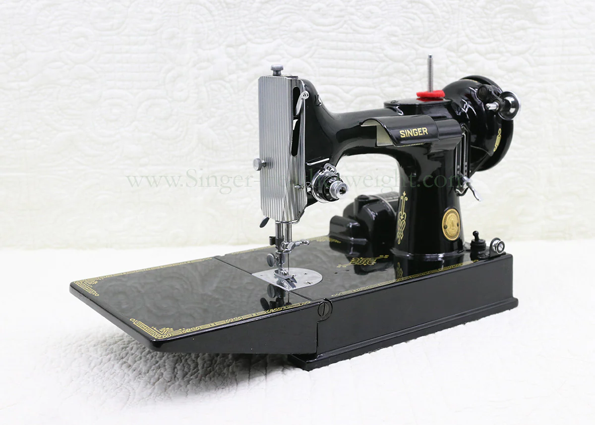 Singer Featherweight 221K Sewing Machine, EH135*** - Image 3