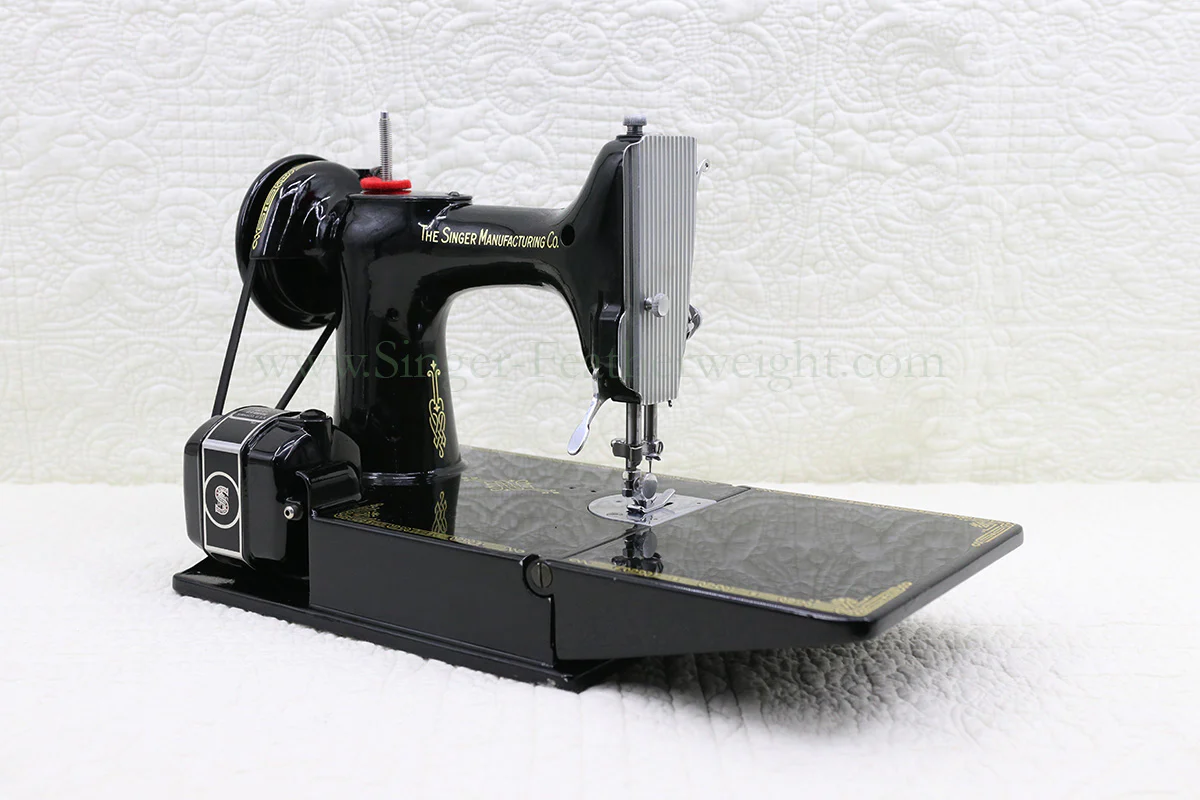 Singer Featherweight 221K Sewing Machine, EH135*** - Image 6