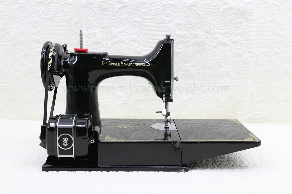 Singer Featherweight 221K Sewing Machine, EH135*** - Image 7
