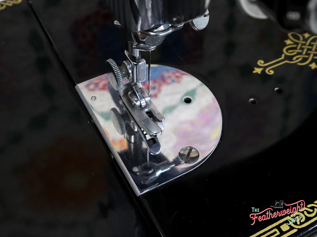 Singer Featherweight 221K Sewing Machine, EH136*** - Image 16