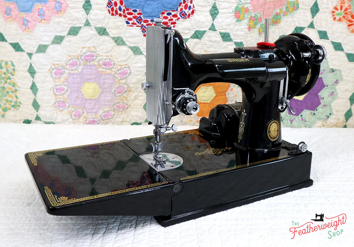 Singer Featherweight 221K Sewing Machine, EH136*** - Image 3