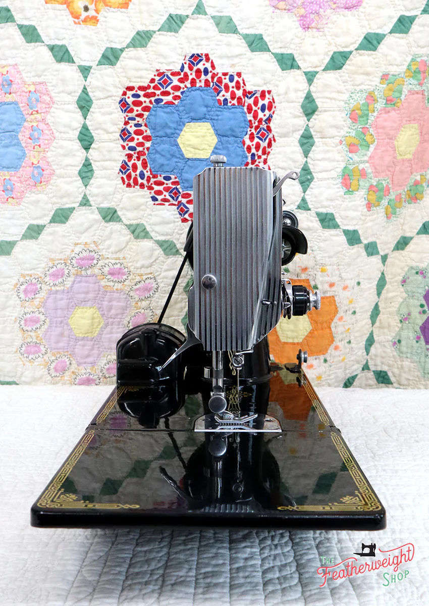 Singer Featherweight 221K Sewing Machine, EH136*** - Image 4