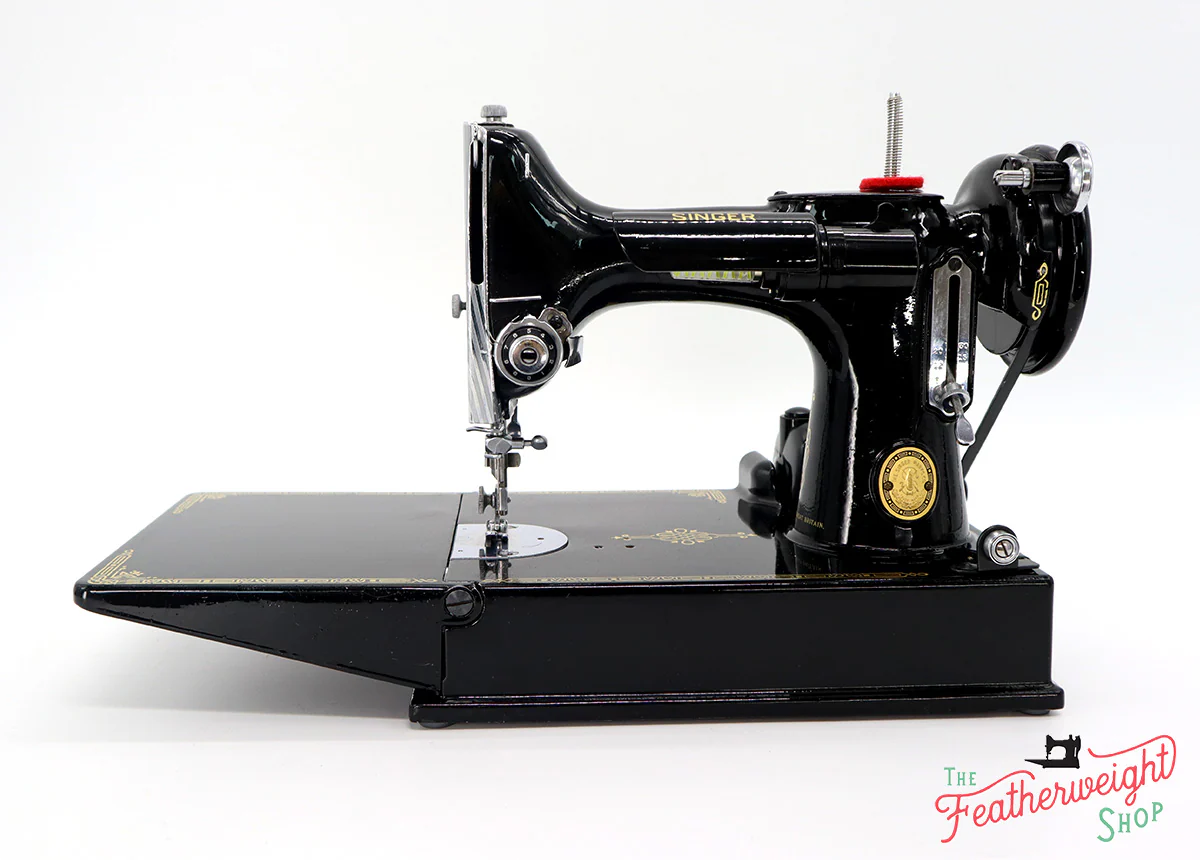 Singer Featherweight 221K Sewing Machine, EH140*** - Image 2