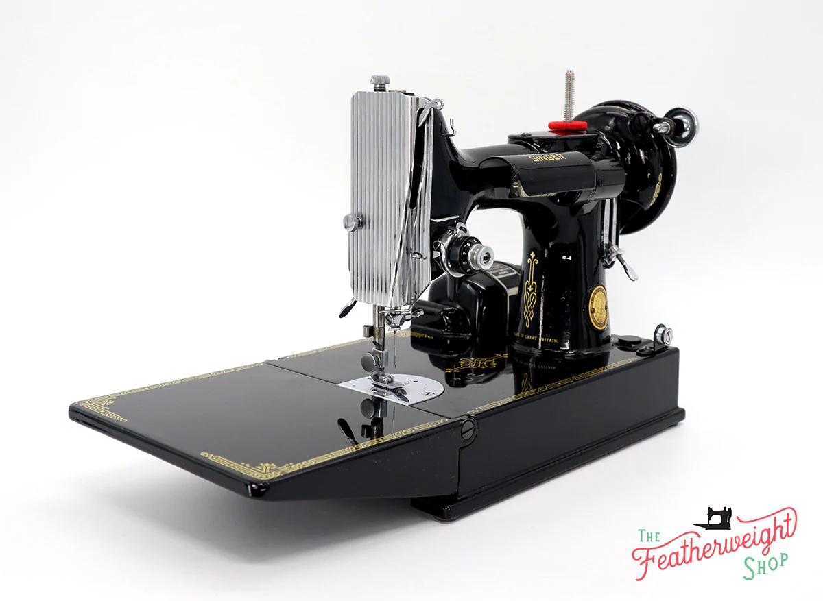 Singer Featherweight 221K Sewing Machine, EH140*** - Image 3