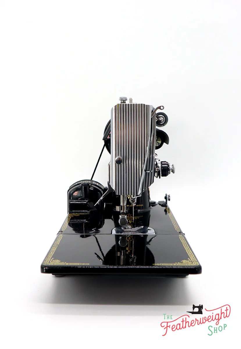 Singer Featherweight 221K Sewing Machine, EH140*** - Image 4