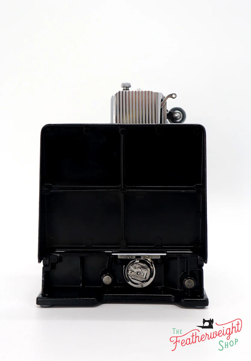 Singer Featherweight 221K Sewing Machine, EH140*** - Image 5