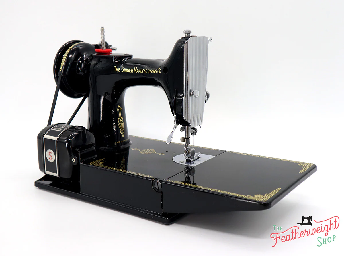 Singer Featherweight 221K Sewing Machine, EH140*** - Image 6