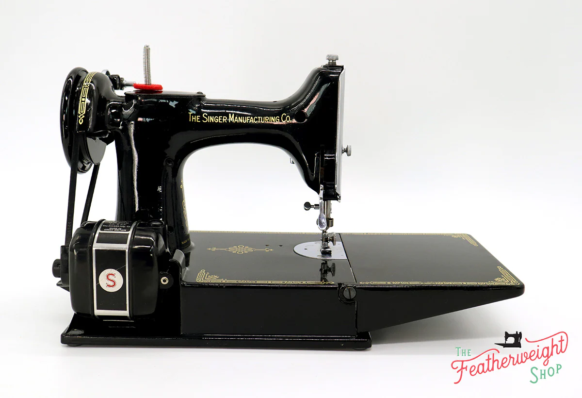 Singer Featherweight 221K Sewing Machine, EH140*** - Image 7