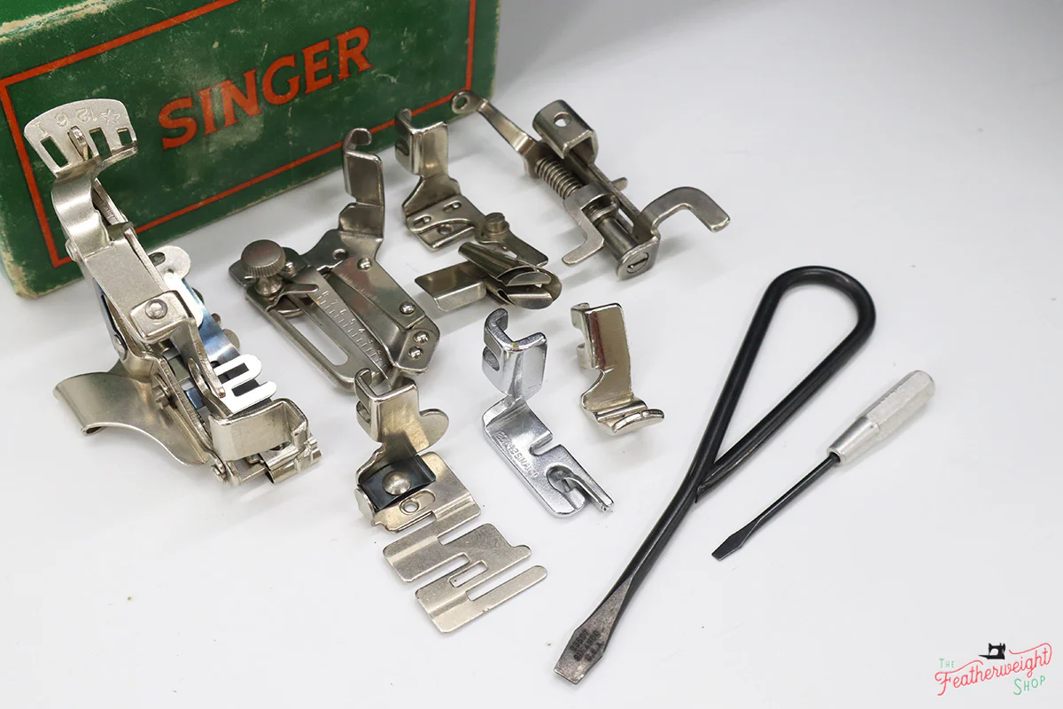 Singer Featherweight 221K Sewing Machine, EH374*** - Image 18