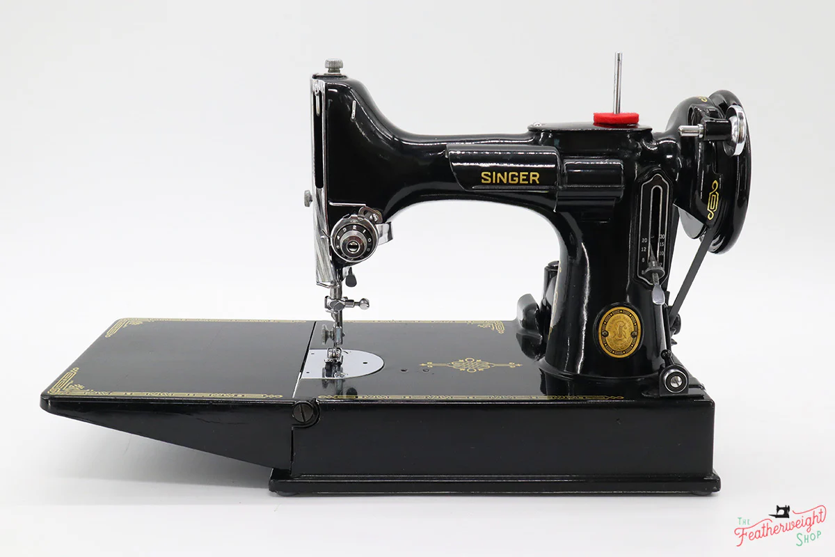 Singer Featherweight 221K Sewing Machine, EH374*** - Image 2