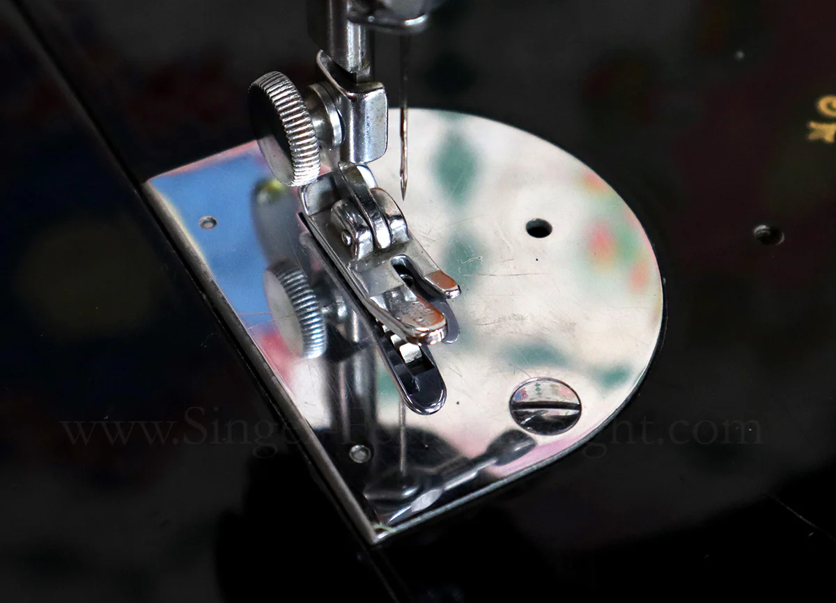 Singer Featherweight 221K Sewing Machine, EH378*** - Image 15