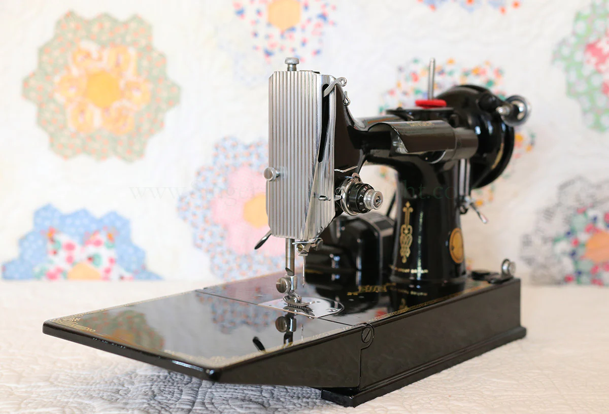 Singer Featherweight 221K Sewing Machine, EH628*** - Image 2