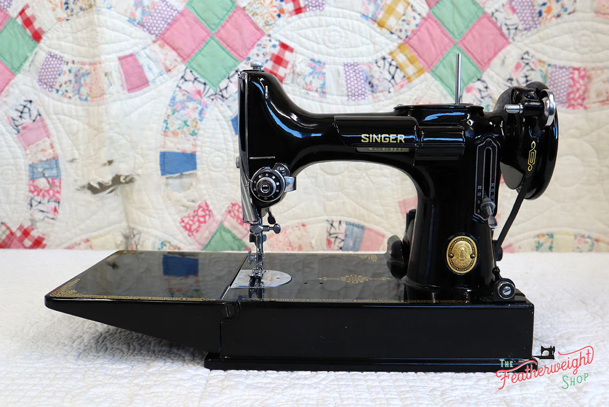 Singer Featherweight 221K Sewing Machine, EH629*** - Image 2
