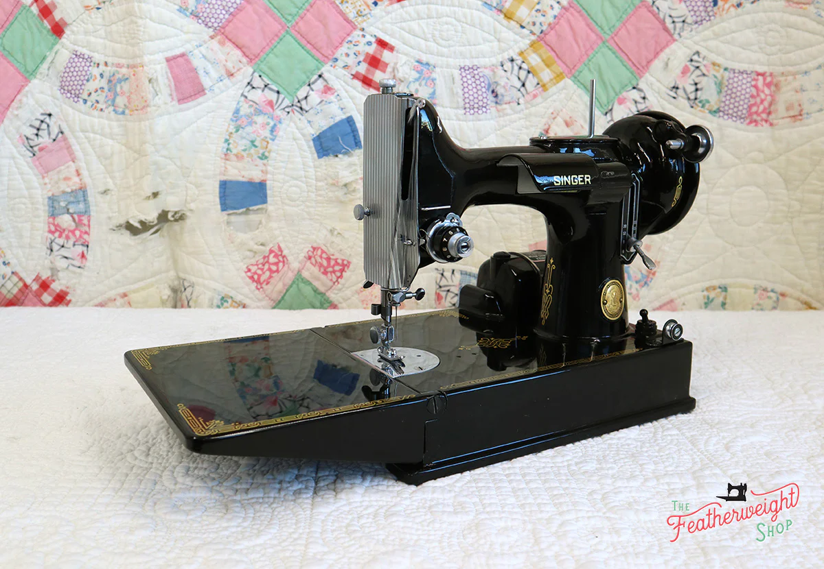 Singer Featherweight 221K Sewing Machine, EH629*** - Image 3
