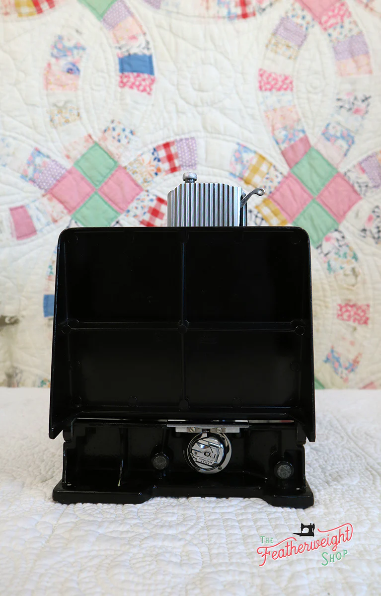Singer Featherweight 221K Sewing Machine, EH629*** - Image 5