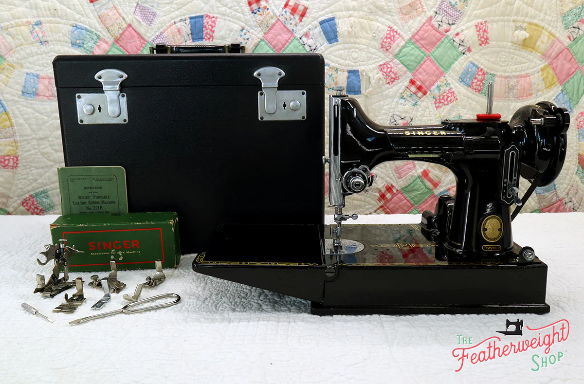Singer Featherweight 221K Sewing Machine EL539*** - Image 2