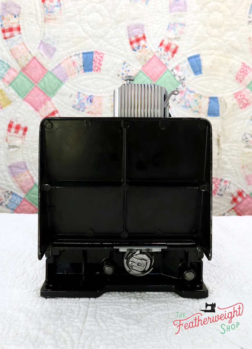 Singer Featherweight 221K Sewing Machine EL539*** - Image 5